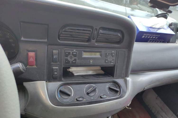 Used Jinbei Hiace 2011 2.0L 5th Generation Kuaiyunwang Standard Version 4G19 Audio And AC Panel