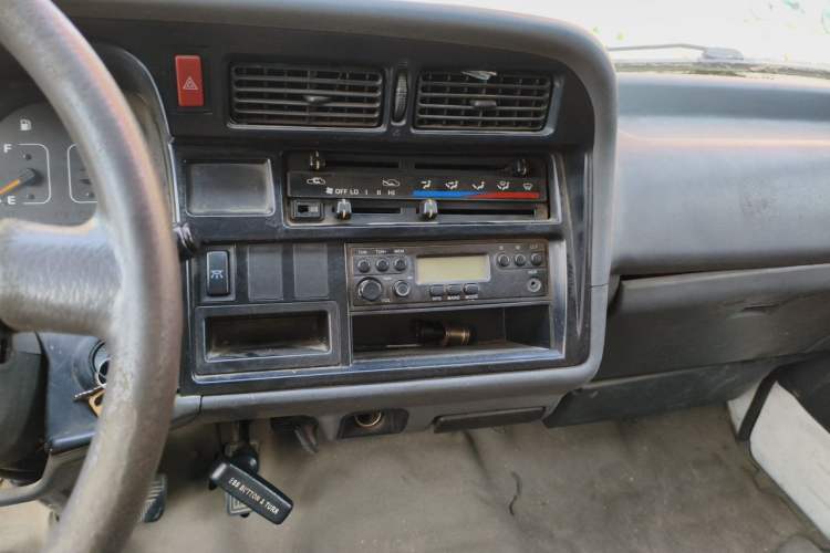 Used Jinbei Hiace 2011 2.0L Sixth-Generation Classic Standard 4G20D4B Audio And AC Panel