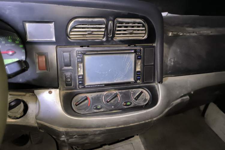 Used Jinbei Hiace 2011 2.0L 5th Generation Kuaiyunwang Standard Version 4G19 Audio And AC Panel