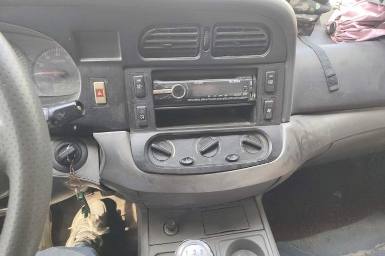 Used Jinbei Hiace 2011 2.2L 5th Generation Power King Deluxe Version 4G22D4B Audio And AC Panel