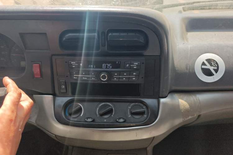 Used Jinbei Hiace 2011 2.0L 5th Generation Kuaiyunwang Standard Version 4G19 Audio And AC Panel