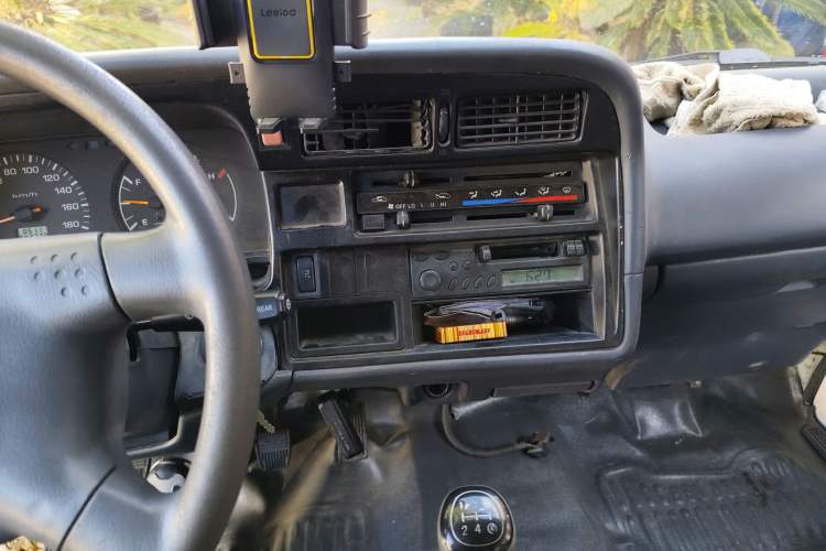 Used Jinbei Hiace 2011 2.0L Fifth-Generation Kuaiyunwang Standard Version 4G21B Audio And AC Panel