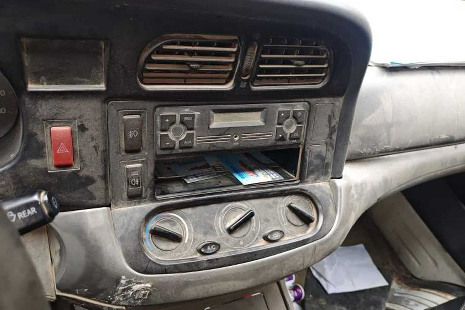 Used Jinbei Hiace 2011 2.0L Fifth-Generation Kuaiyun Classic V19 Audio And AC Panel