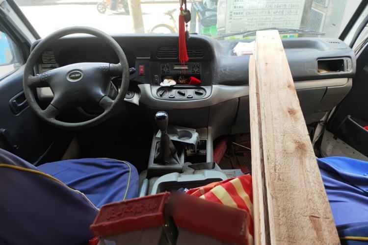 Used Jinbei Hiace 2011 2.0L 5th Generation Kuaiyunwang Standard Version 4G19 Center Console