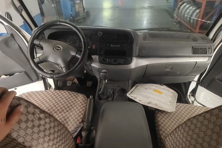 Used Jinbei Hiace 2011 2.0L 5th Generation Kuaiyunwang Luxury Edition 4G19 Center Console