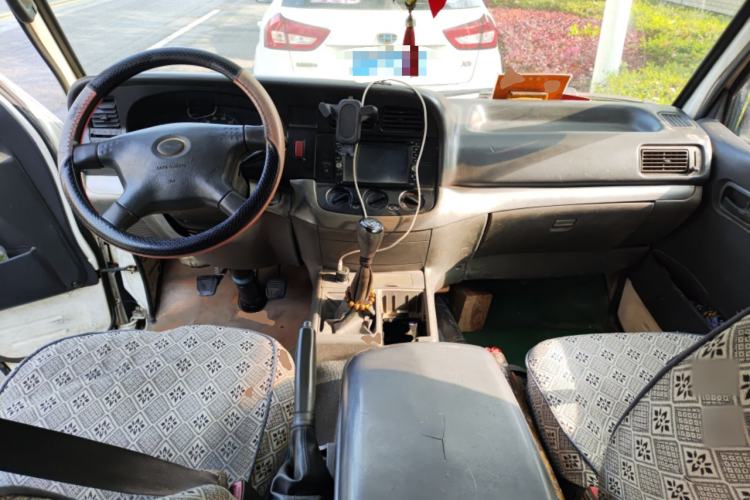 Used Jinbei Hiace 2011 2.0L 5th Generation Kuaiyunwang Standard Version 4G20B Center Console