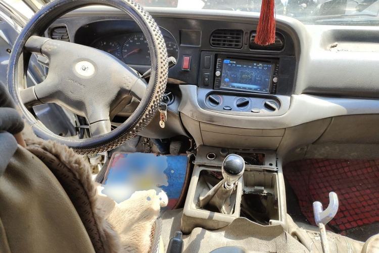 Used Jinbei Hiace 2011 2.0L Fifth-Generation Express Luxury V19 Center Console