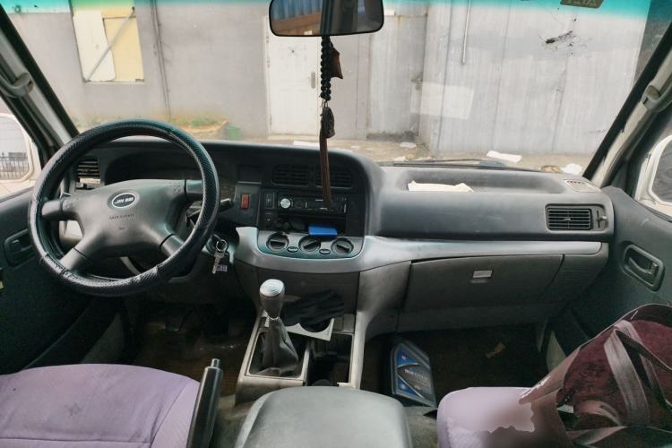Used Jinbei Hiace 2011 2.0L Fifth-Generation Kuaiyunwang Standard Version 4G21B Center Console