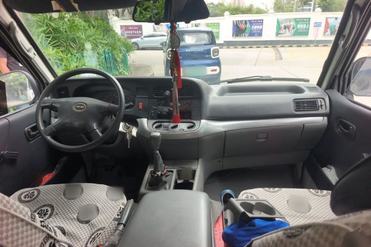 Used Jinbei Hiace 2011 2.0L 5th Generation Kuaiyunwang Luxury Edition 4G19 Center Console