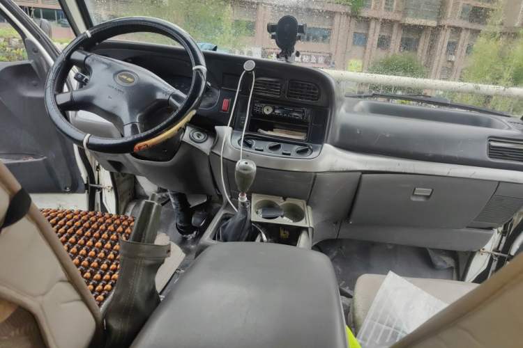 Used Jinbei Hiace 2011 2.0L 5th Generation Kuaiyunwang Standard Version 4G20B Center Console