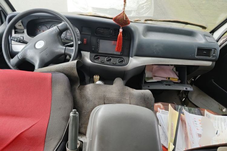 Used Jinbei Hiace 2011 2.0L 5th Generation Kuaiyunwang Standard Version 4G19 Center Console