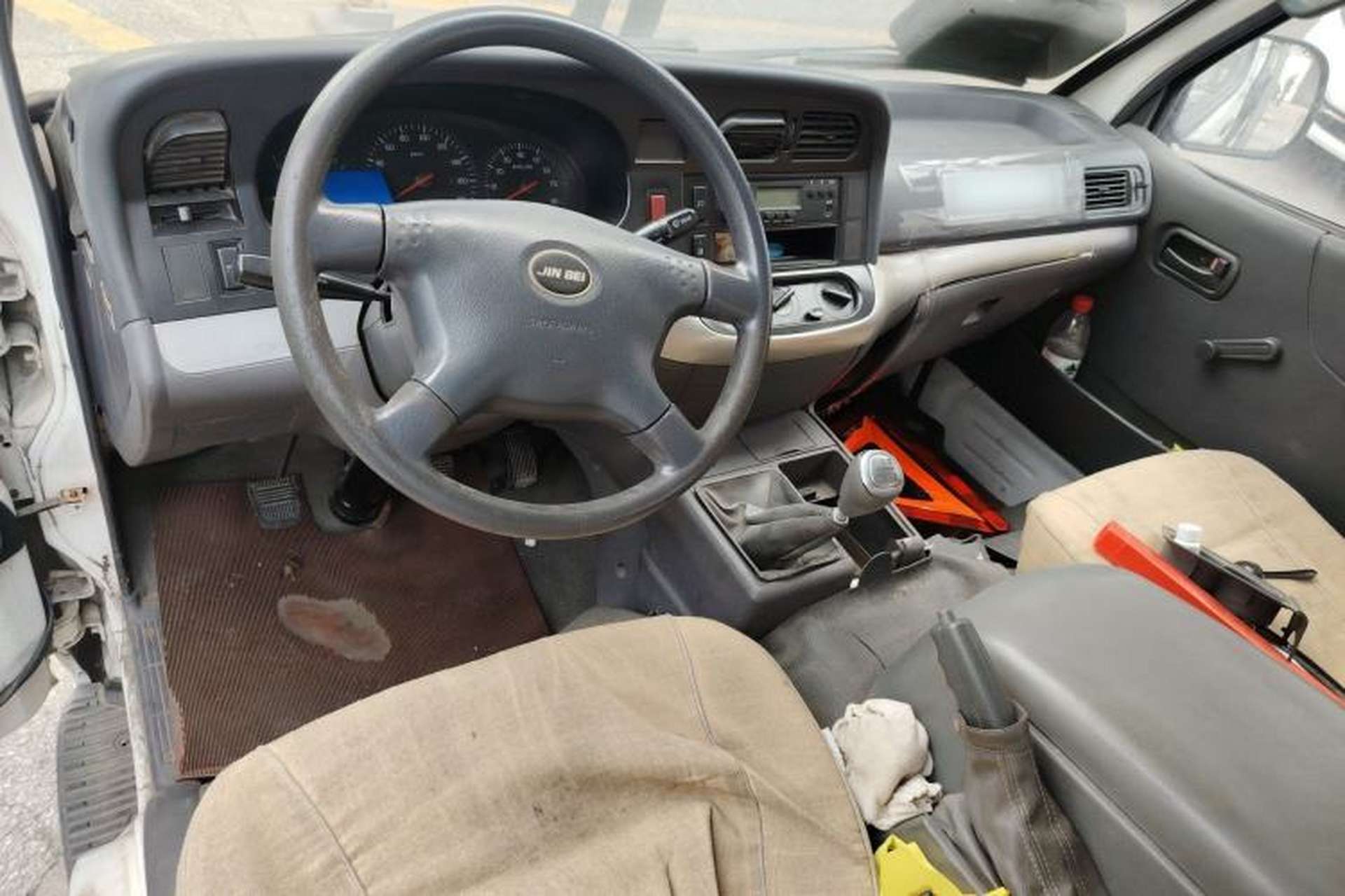 Used Jinbei Hiace 2011 2.0L 5th Generation Kuaiyunwang Luxury Version 4G20B Center Console