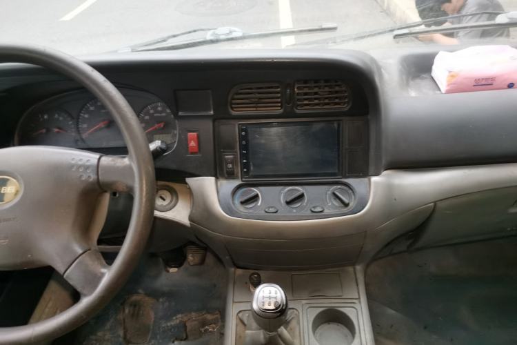 Used Jinbei Hiace 2011 2.0L 5th Generation Kuaiyunwang Luxury Edition 4G19 Center Console