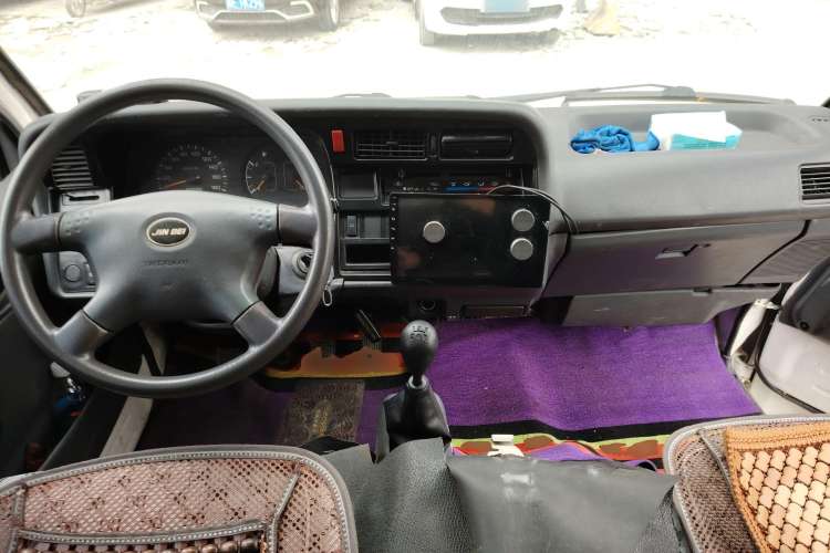 Used Jinbei Hiace 2011 2.0L 5th Generation Kuaiyunwang Standard Version 4G20B Center Console