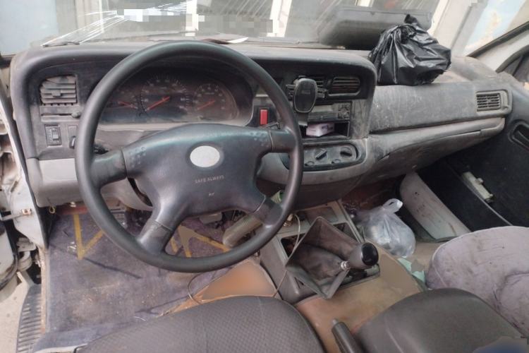 Used Jinbei Hiace 2011 2.0L 5th Generation Kuaiyunwang Standard Version 4G19 Center Console