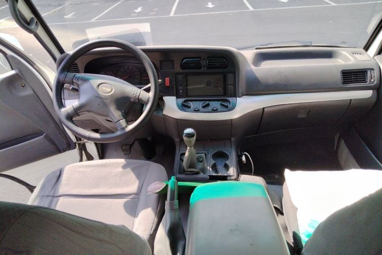 Used Jinbei Hiace 2011 2.0L 5th Generation Xiangyun Comfort Version 4G20D4B Center Console