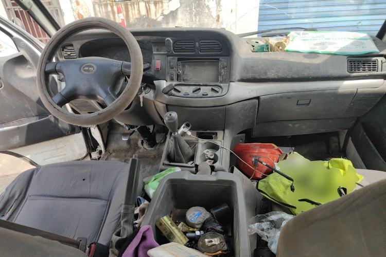 Used Jinbei Hiace 2011 2.0L 5th Generation Kuaiyunwang Standard Version 4G19 Center Console