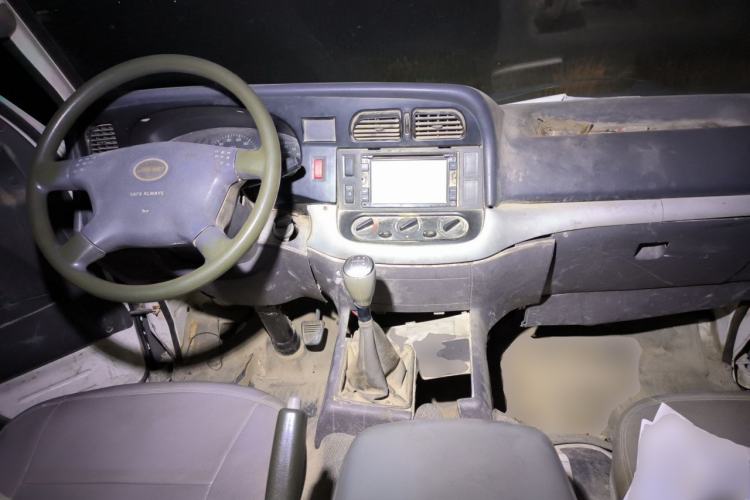 Used Jinbei Hiace 2011 2.0L 5th Generation Kuaiyunwang Standard Version 4G19 Center Console