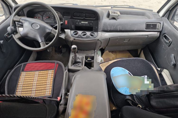 Used Jinbei Hiace 2011 2.0L 5th Generation Kuaiyunwang Standard Version 4G19 Center Console