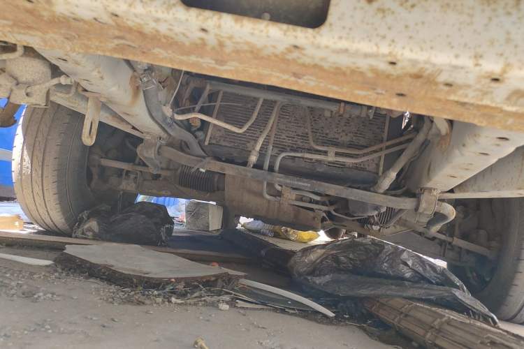Used Jinbei Hiace 2011 2.0L Fifth-Generation Express Luxury V19 Chassis Front