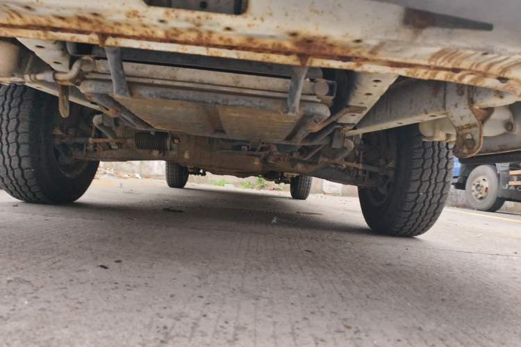 Used Jinbei Hiace 2011 2.0L Fifth-Generation Kuaiyunwang Standard Version 4G21B Chassis Front