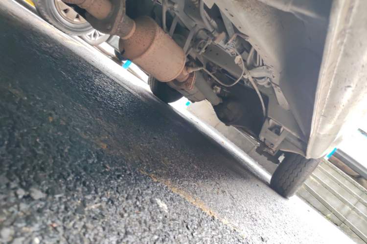 Used Jinbei Hiace 2011 2.0L 5th Generation Kuaiyunwang Comfort Z-Type 4G19 Chassis Front Left
