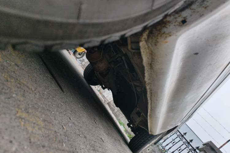 Used Jinbei Hiace 2011 2.0L Fifth-Generation Kuaiyunwang Standard Version 4G21B Chassis Front Left