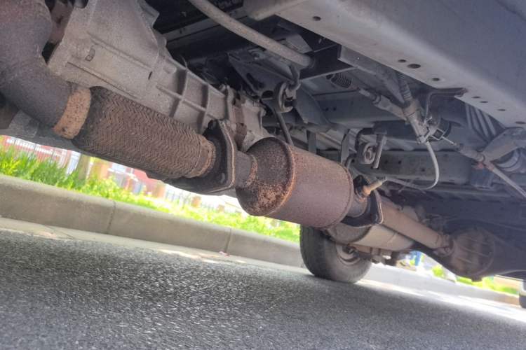 Used Jinbei Hiace 2011 2.0L 5th Generation Kuaiyunwang Comfort Z-Type 4G20B Chassis Front Left
