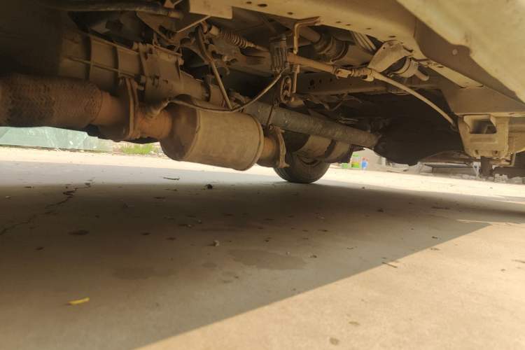 Used Jinbei Hiace 2011 2.0L 5th Generation Kuaiyunwang Comfort Type K 4G19 Chassis Front Left