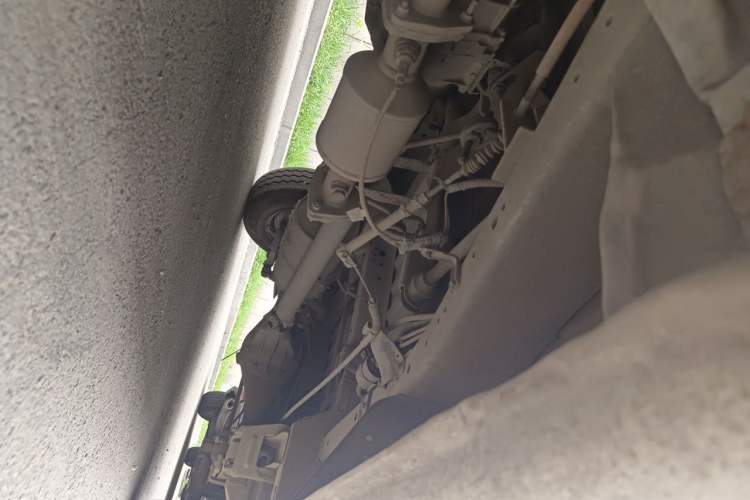Used Jinbei Hiace 2011 2.0L 5th Generation Kuaiyunwang Luxury Edition 4G19 Chassis Front Left