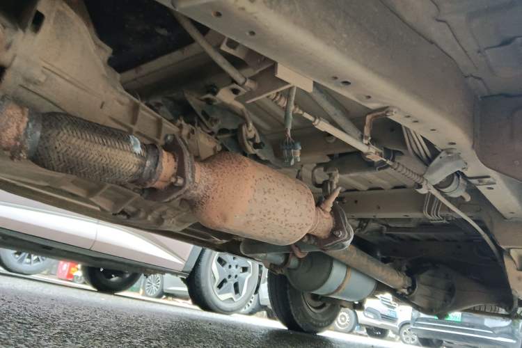 Used Jinbei Hiace 2011 2.0L 5th Generation Kuaiyunwang Luxury Edition 4G19 Chassis Front Left