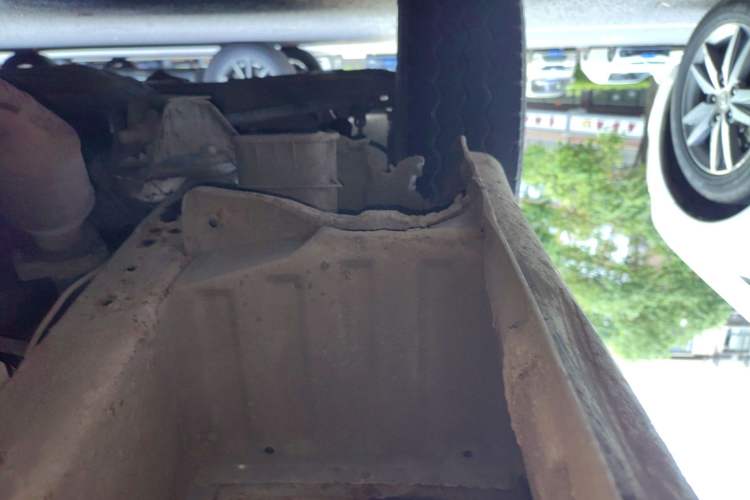 Used Jinbei Hiace 2011 2.0L 5th Generation Kuaiyunwang Standard Version 4G19 Chassis Front Left