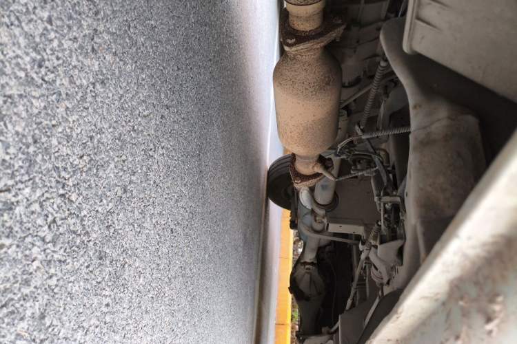 Used Jinbei Hiace 2011 2.0L Sixth-Generation Classic Standard 4G20D4B Chassis Front Left