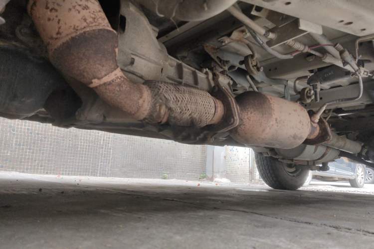 Used Jinbei Hiace 2011 2.0L 5th Generation Kuaiyunwang Standard Version 4G20B Chassis Front Left