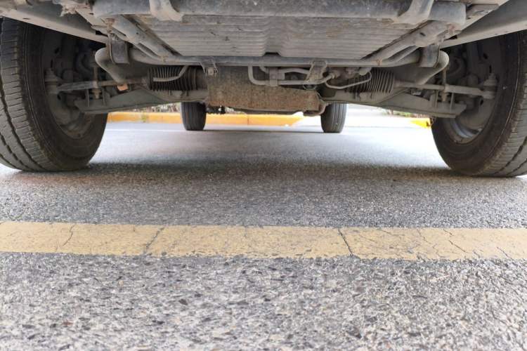 Used Jinbei Hiace 2011 2.0L Sixth-Generation Classic Standard 4G20D4B Chassis Front