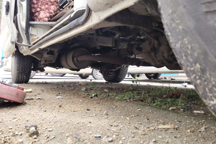 Used Jinbei Hiace 2011 2.0L 5th Generation Kuaiyunwang Standard Version 4G19 Chassis Front Right