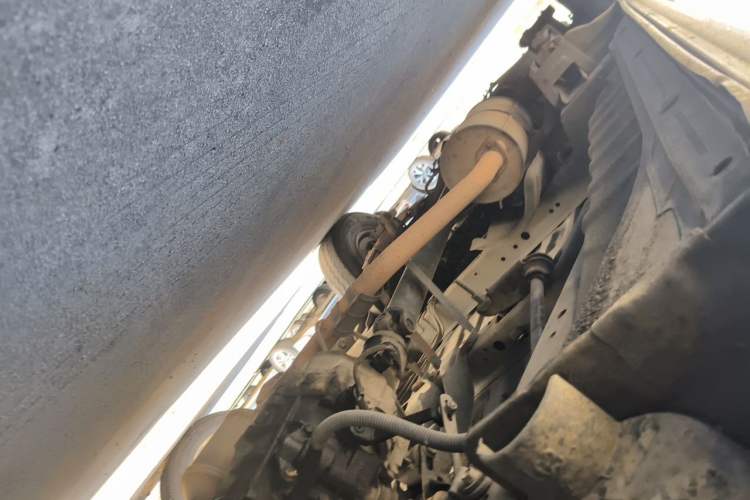 Used Jinbei Hiace 2011 2.0L 5th Generation Kuaiyunwang Standard Version 4G19 Chassis Front Right