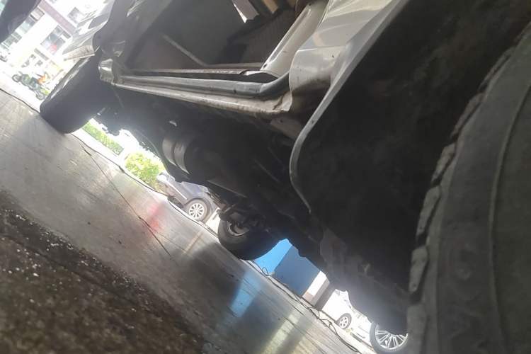 Used Jinbei Hiace 2011 2.0L 5th Generation Kuaiyunwang Luxury Edition 4G19 Chassis Front Right