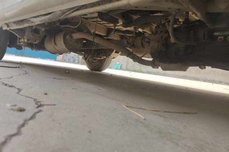 Used Jinbei Hiace 2011 2.0L 5th Generation Kuaiyunwang Comfort Type K 4G19 Chassis Front Right