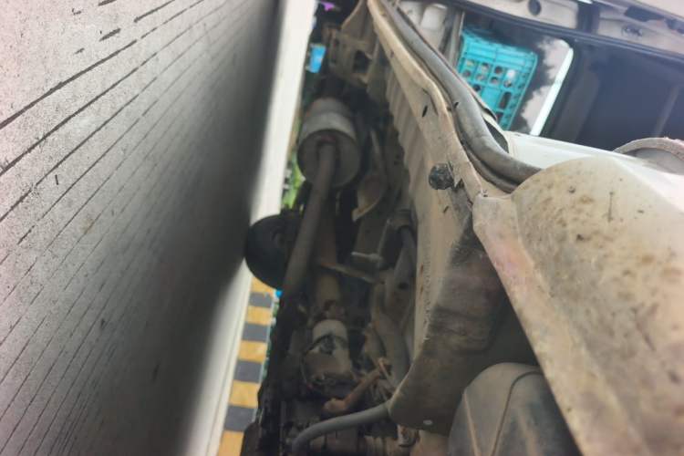 Used Jinbei Hiace 2011 2.0L 5th Generation Kuaiyunwang Luxury Edition 4G19 Chassis Front Right