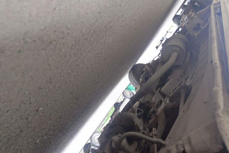 Used Jinbei Hiace 2011 2.0L 5th Generation Kuaiyunwang Luxury Edition 4G19 Chassis Front Right
