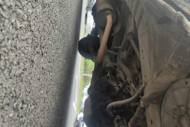 Used Jinbei Hiace 2011 2.0L 5th Generation Kuaiyunwang Standard Version 4G20B Chassis Front Right