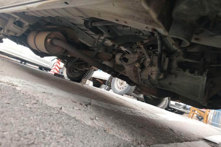 Used Jinbei Hiace 2011 2.0L 5th Generation Kuaiyunwang Luxury Version 4G20B Chassis Front Right