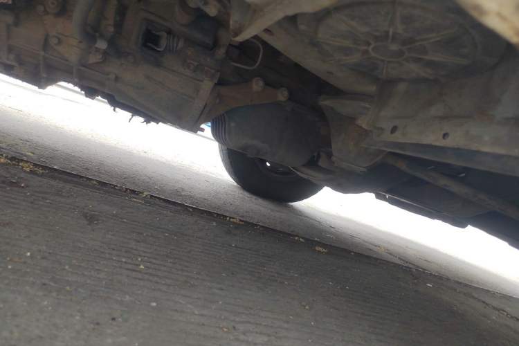 Used Jinbei Hiace 2011 2.0L 5th Generation Kuaiyunwang Standard Version 4G19 Chassis Front Right