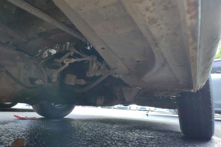 Used Jinbei Hiace 2011 2.0L 5th Generation Kuaiyunwang Standard Version 4G19 Chassis Front Right