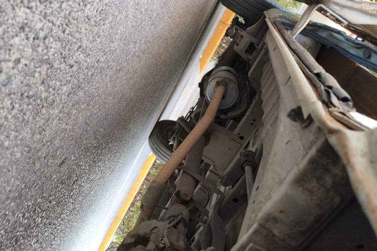Used Jinbei Hiace 2011 2.0L Sixth-Generation Classic Standard 4G20D4B Chassis Front Right