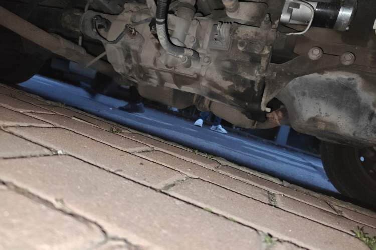 Used Jinbei Hiace 2011 2.0L 5th Generation Kuaiyunwang Comfort Z-Type 4G19 Chassis Front Right