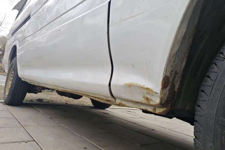 Used Jinbei Hiace 2011 2.0L 5th Generation Kuaiyunwang Standard Version 4G19 Chassis Front Right