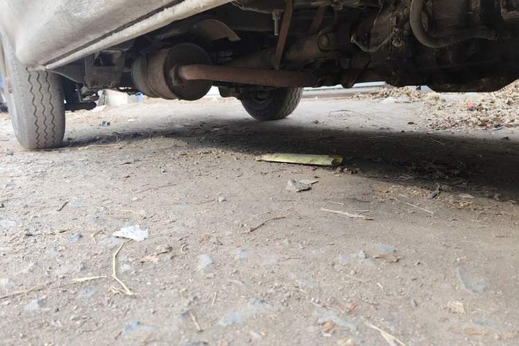 Used Jinbei Hiace 2011 2.0L 5th Generation Kuaiyunwang Comfort Type K 4G19 Chassis Front Right