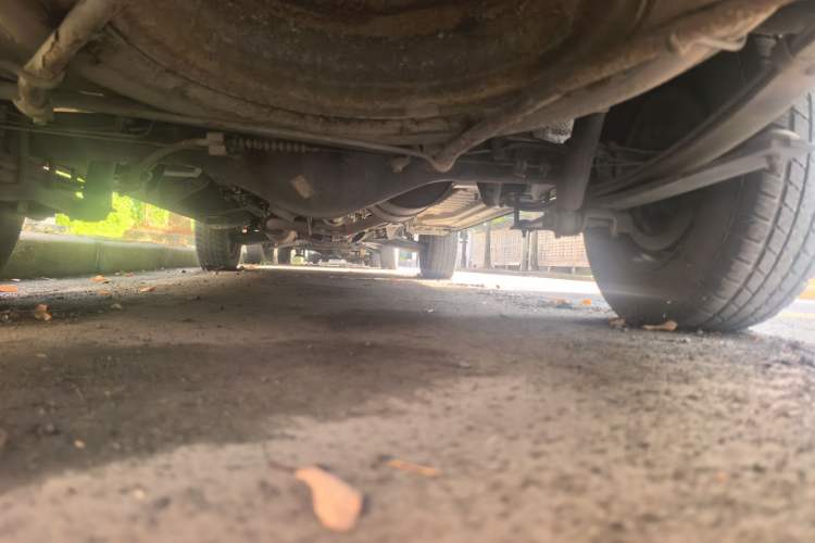 Used Jinbei Hiace 2011 2.0L Fifth-Generation Xiangyun Classic 4G20D4B Chassis Rear